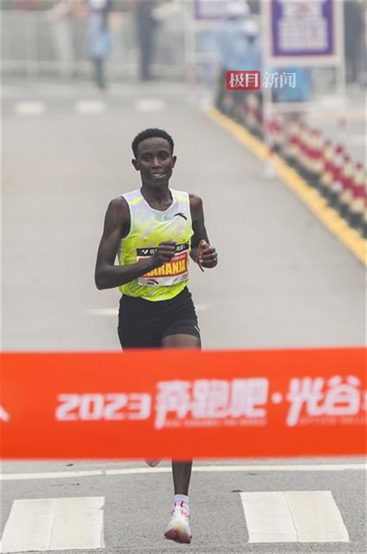 非洲选手表现神勇，不忘初心